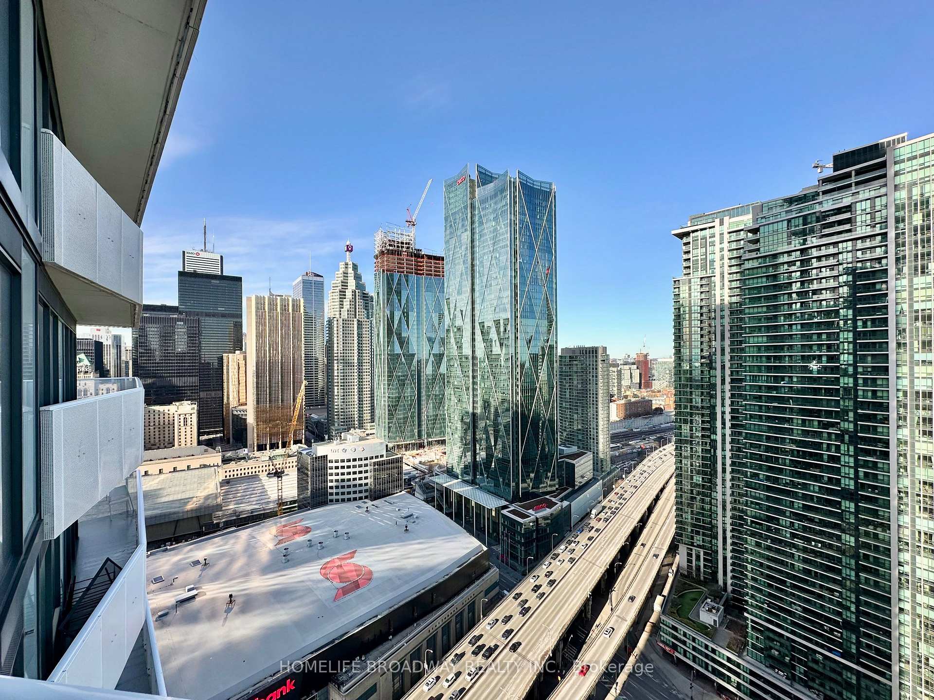 1 Bedroom Condo at 88 Harbour,  Toronto For sale