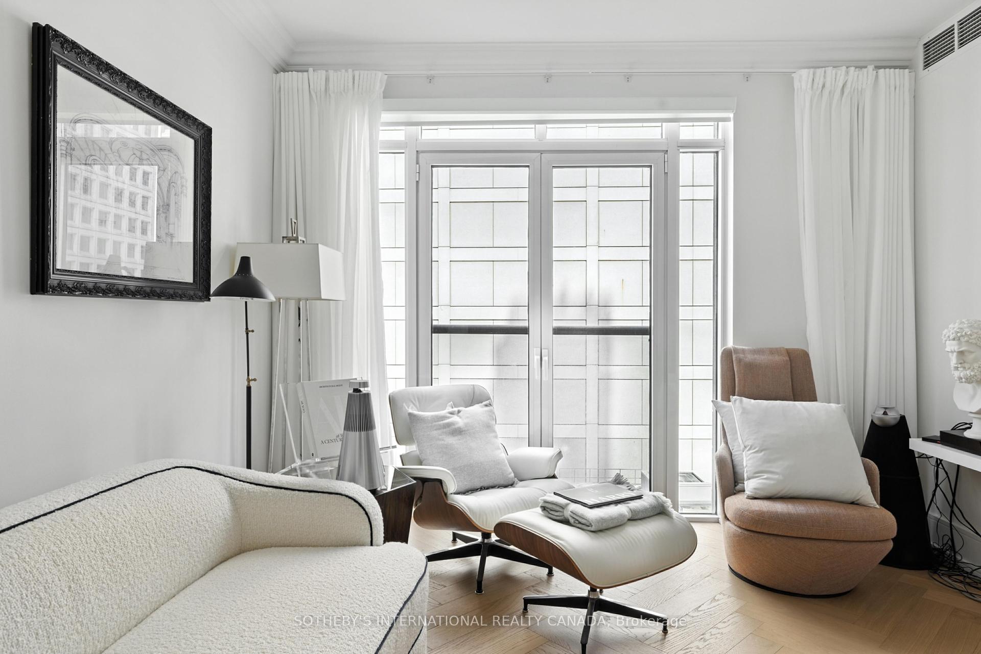 2 Bedrooms Condo at 10 Bellair, Toronto For sale