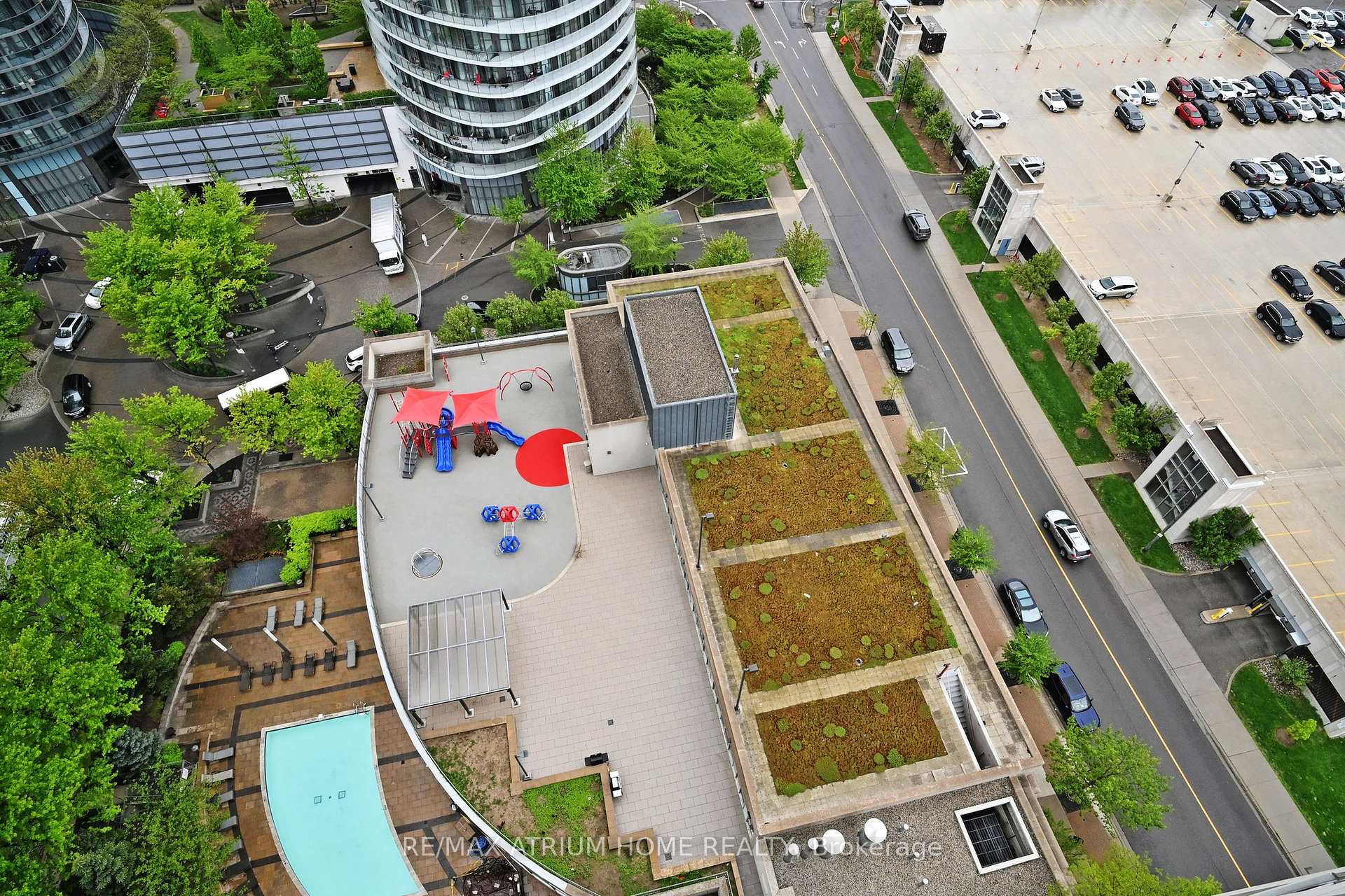 2 Bedrooms Condo at 80 Absolute, Mississauga For sale