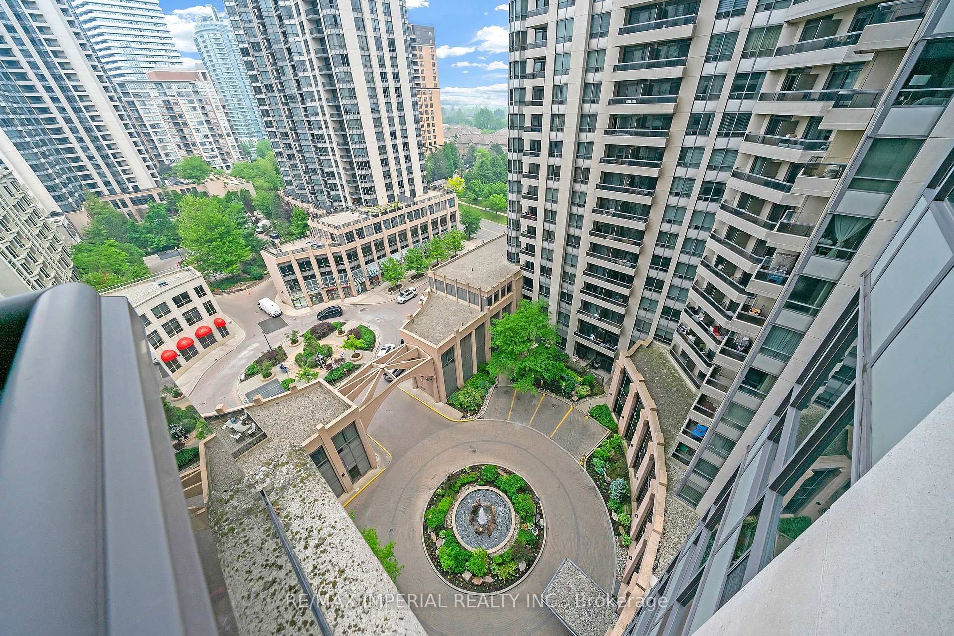 2 Bedrooms Condo at 5 northtown, Toronto For sale