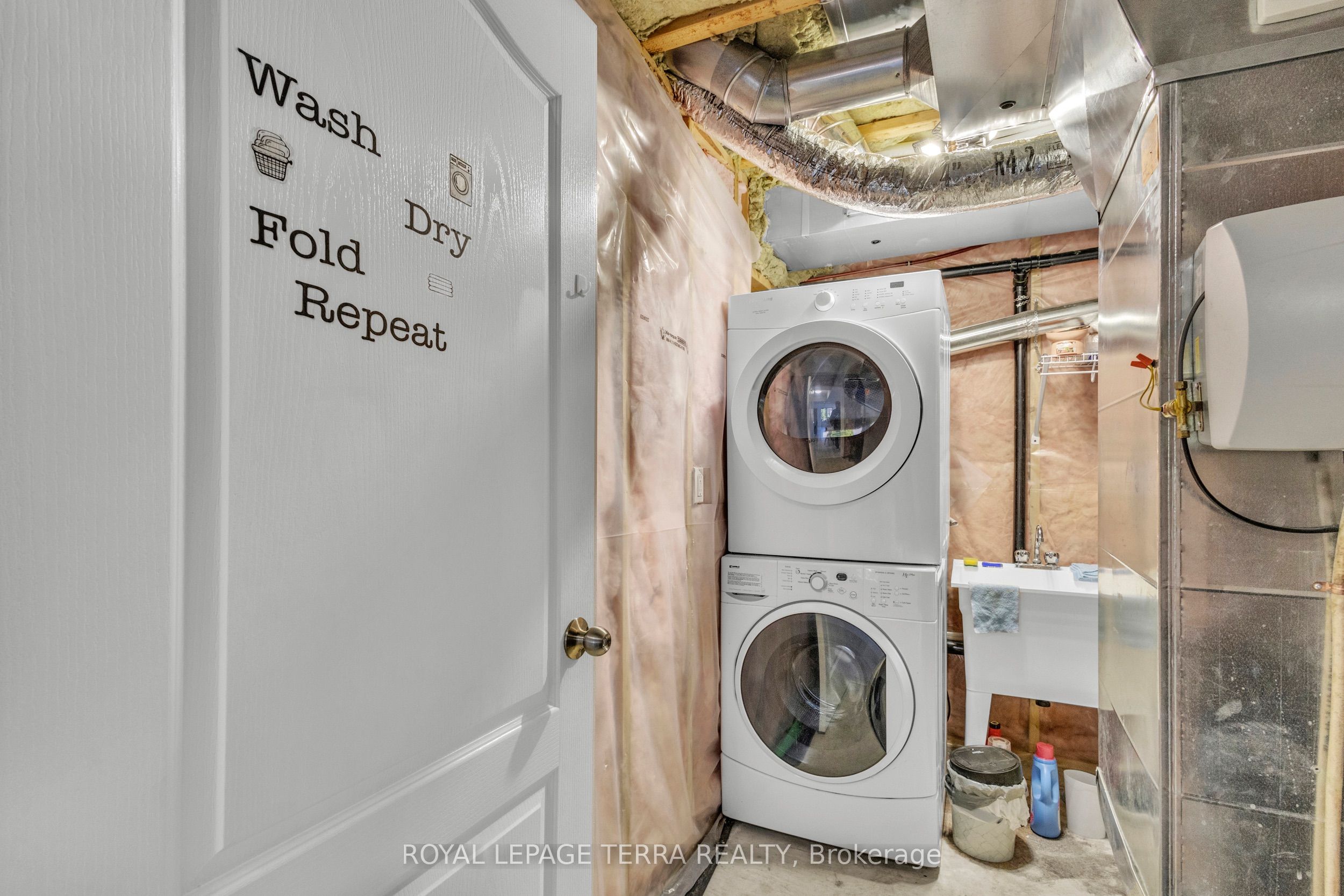 584 Pinery Trail, Waterloo, ON N2V 2Y3