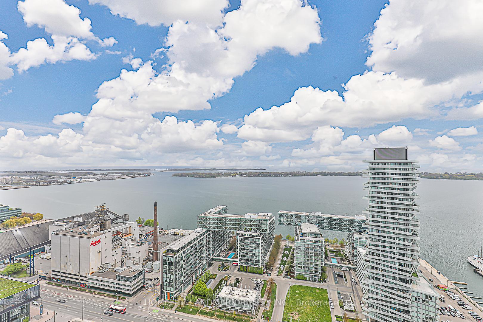 3 Bedrooms Condo at 28 Freeland, Toronto For sale