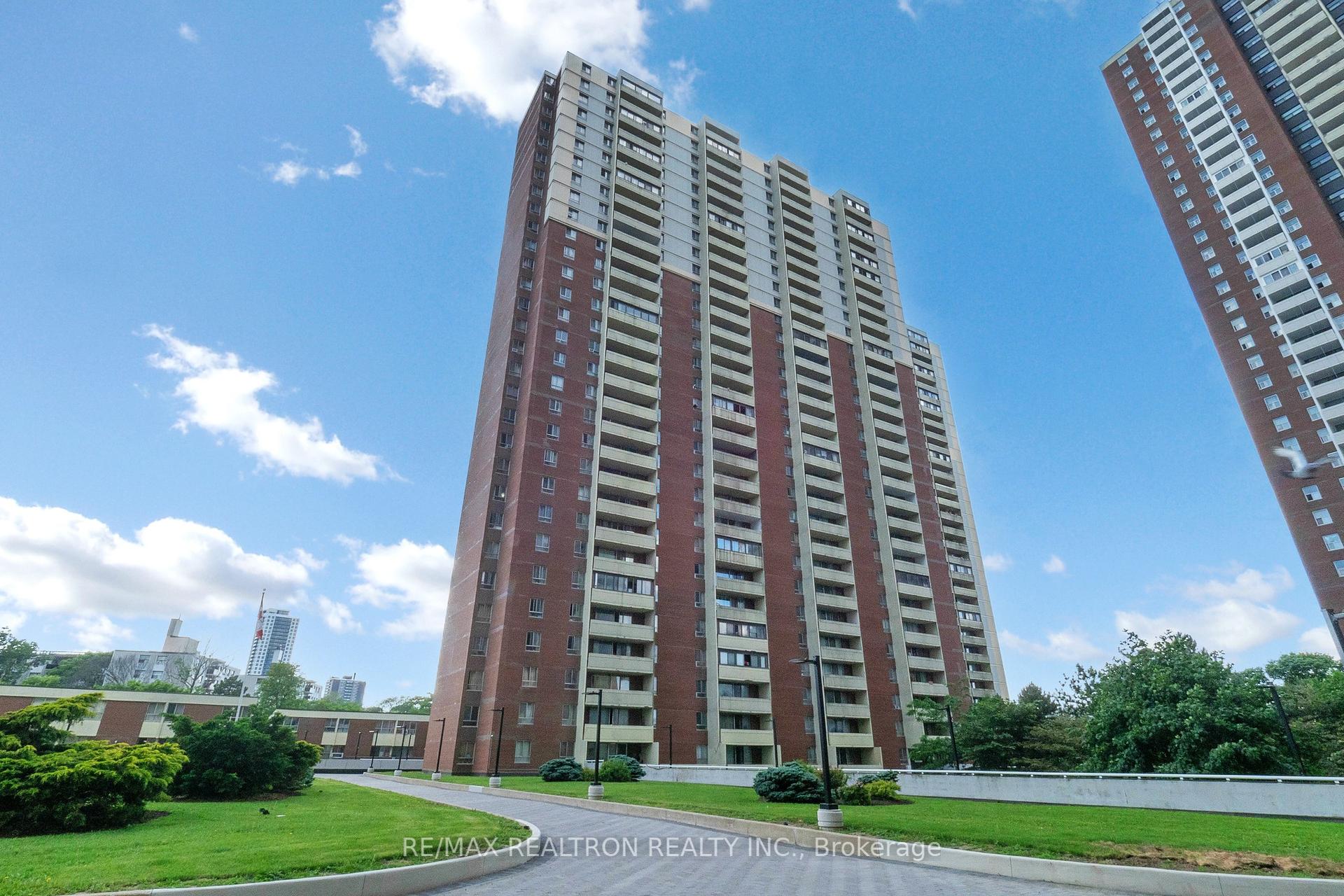 3 Bedrooms Condo at 1 Massey, Toronto For sale