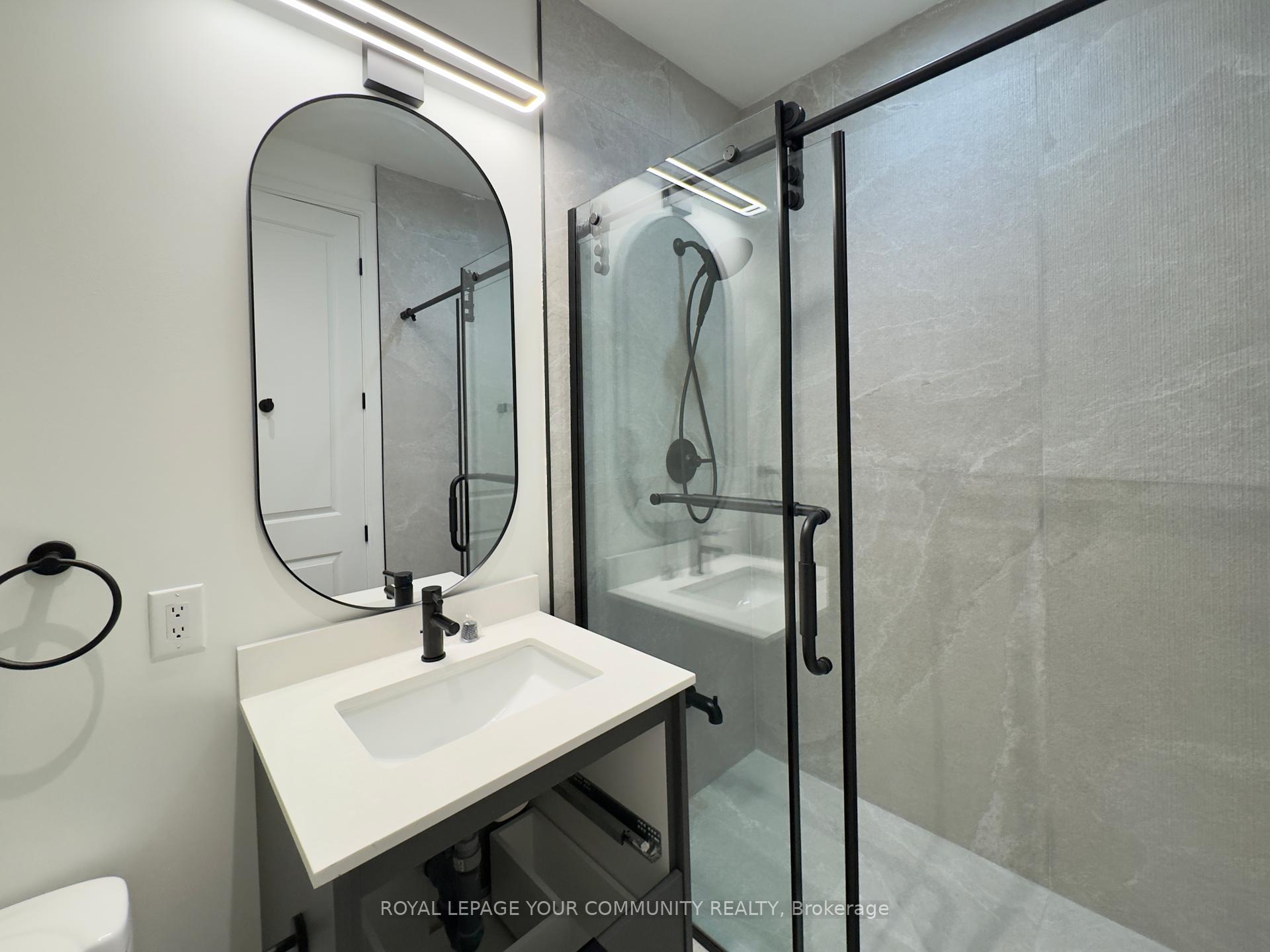 3 Bedrooms Condo at 21 Balmuto, Toronto For sale
