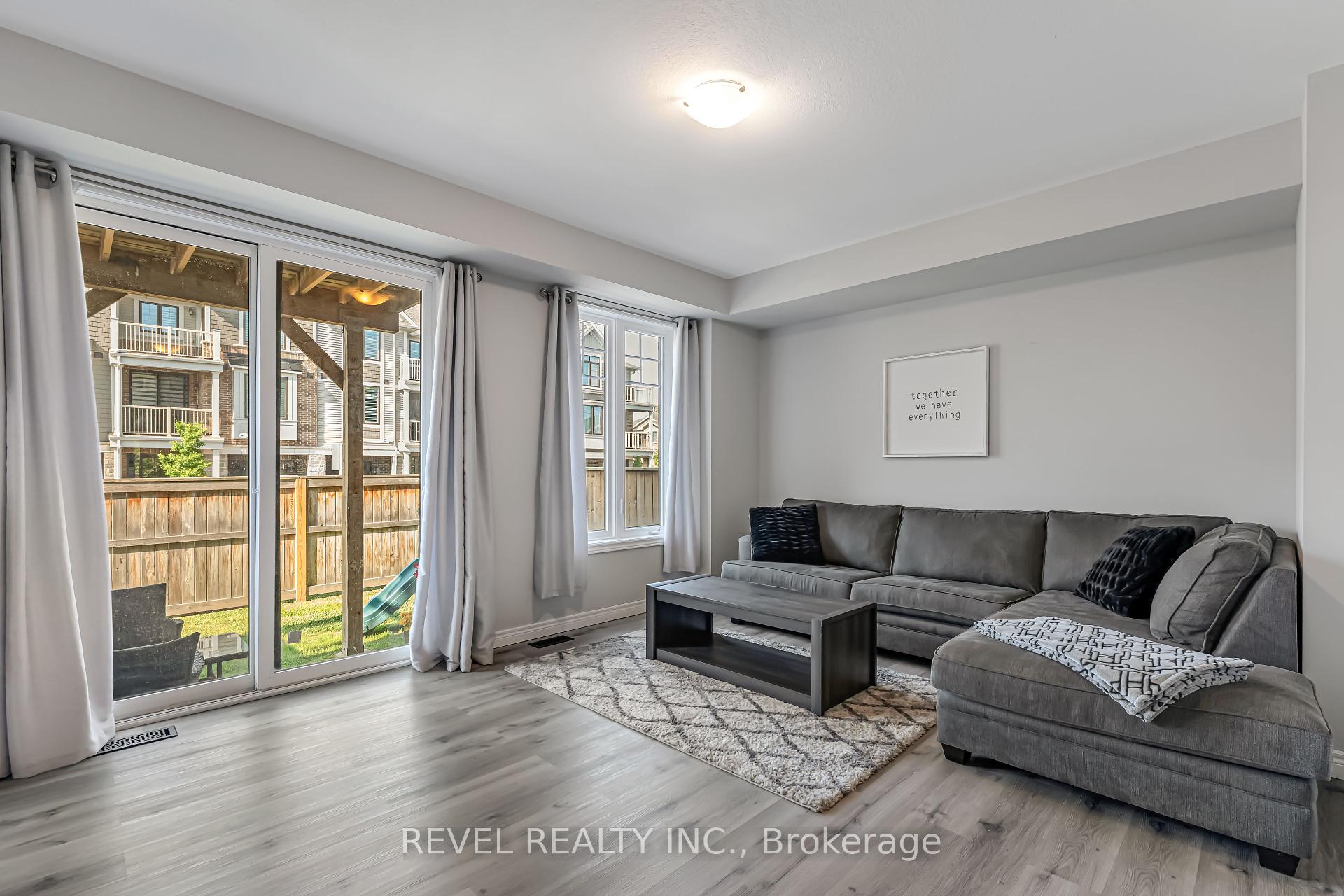 3 Bedrooms Condo at 288 Glover, Hamilton For sale
