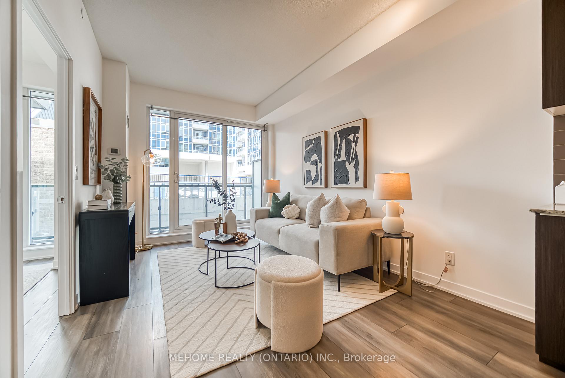 2 Bedrooms Condo at 18 Rean, Toronto For sale