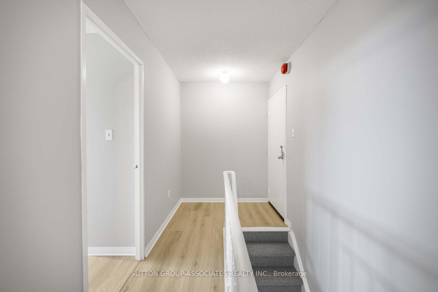 3 Bedrooms Condo at 1300 Marlborough, Oakville For sale