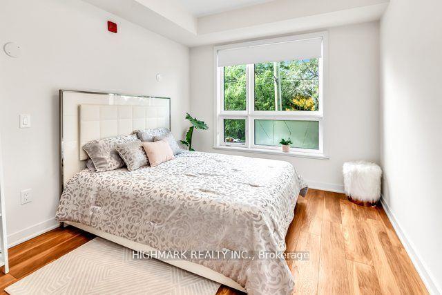 2 Bedrooms Condo at 320 Plains, Burlington For sale