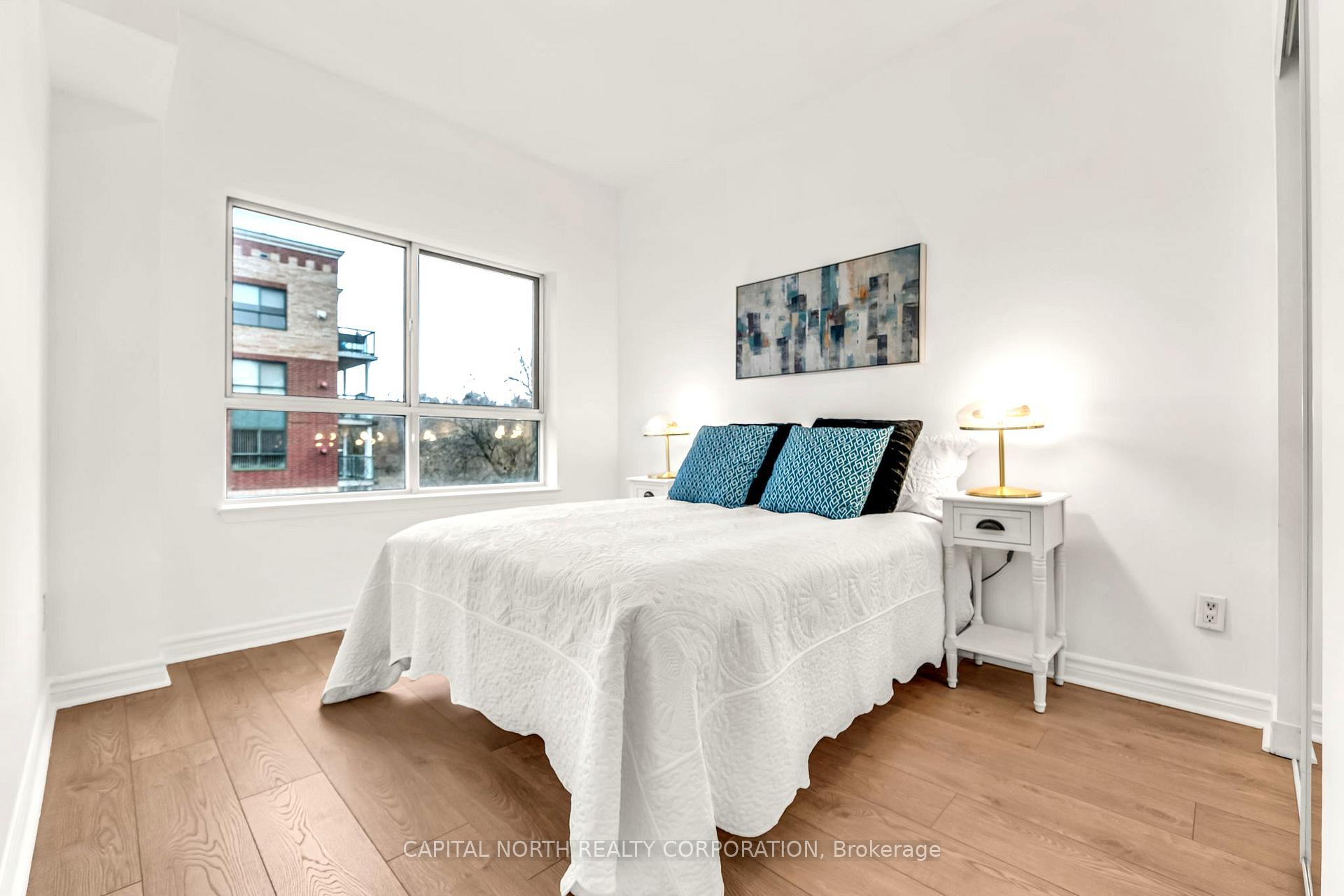 3 Bedrooms Condo at 33 Wallace, Vaughan For sale