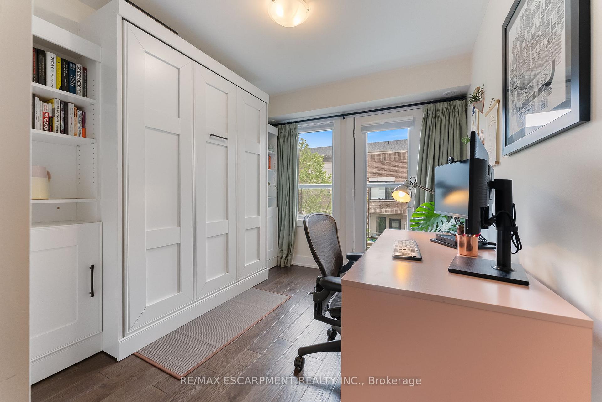 2 Bedrooms Condo at 6 Drummond, Toronto For sale