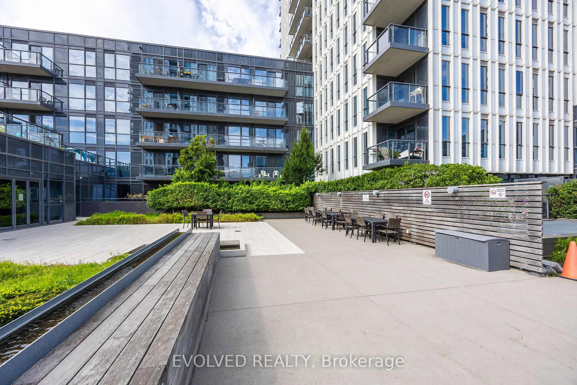 2 Bedrooms Condo at 55 Regent Park,  Toronto For sale