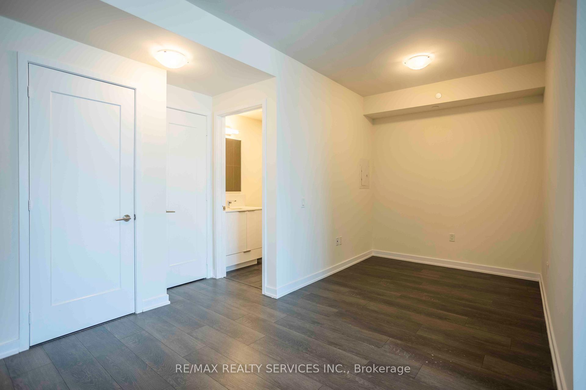 2 Bedrooms Condo at 28 Freeland, Toronto For sale