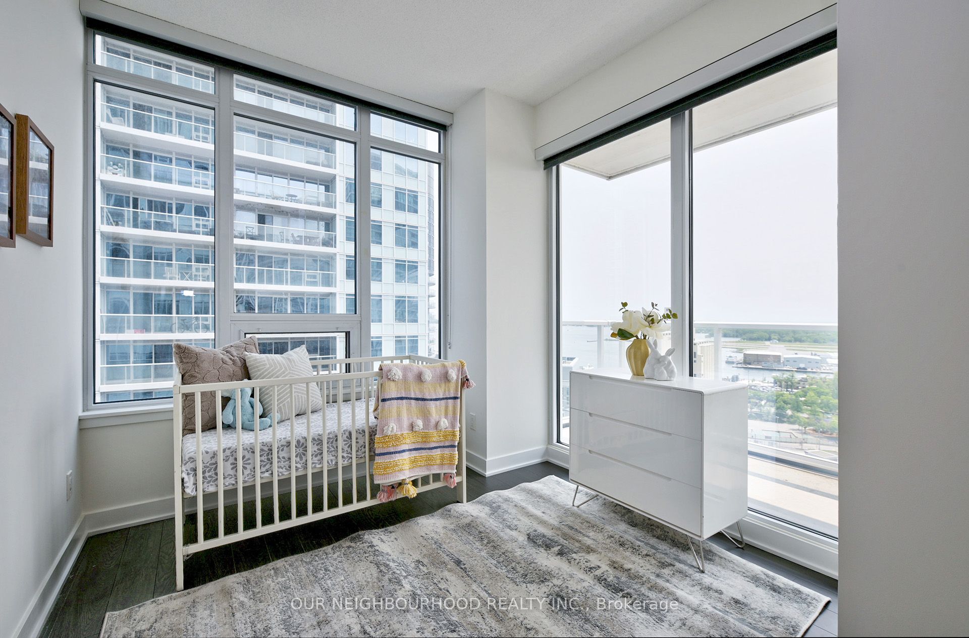 19 Bathurst Street, #2111
