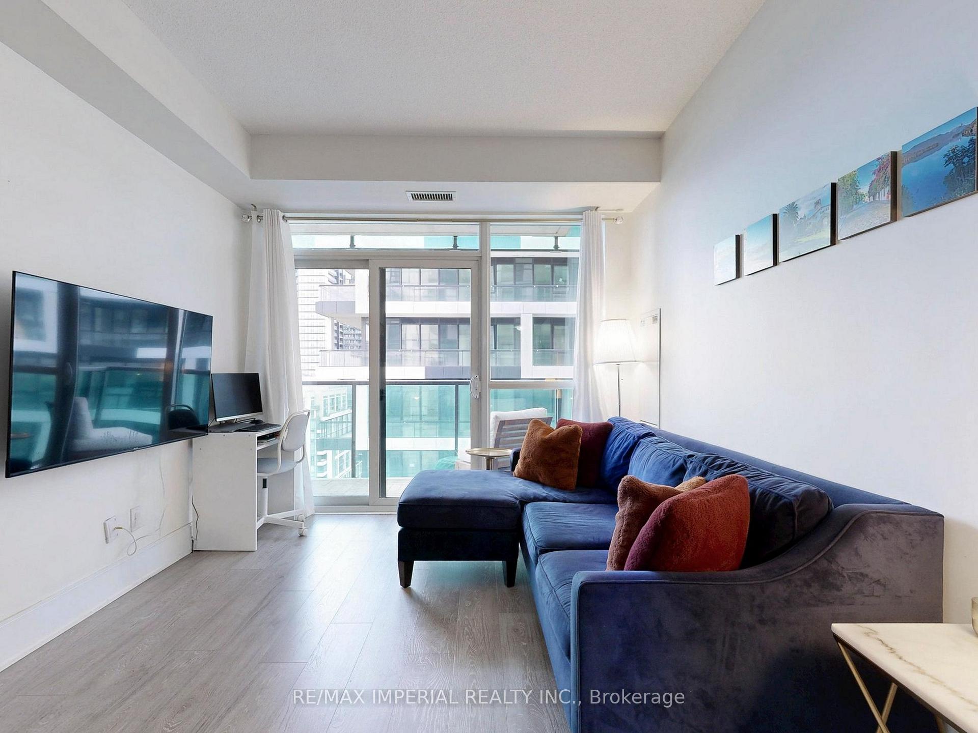 2 Bedrooms Condo at 25 Broadway, Toronto For sale