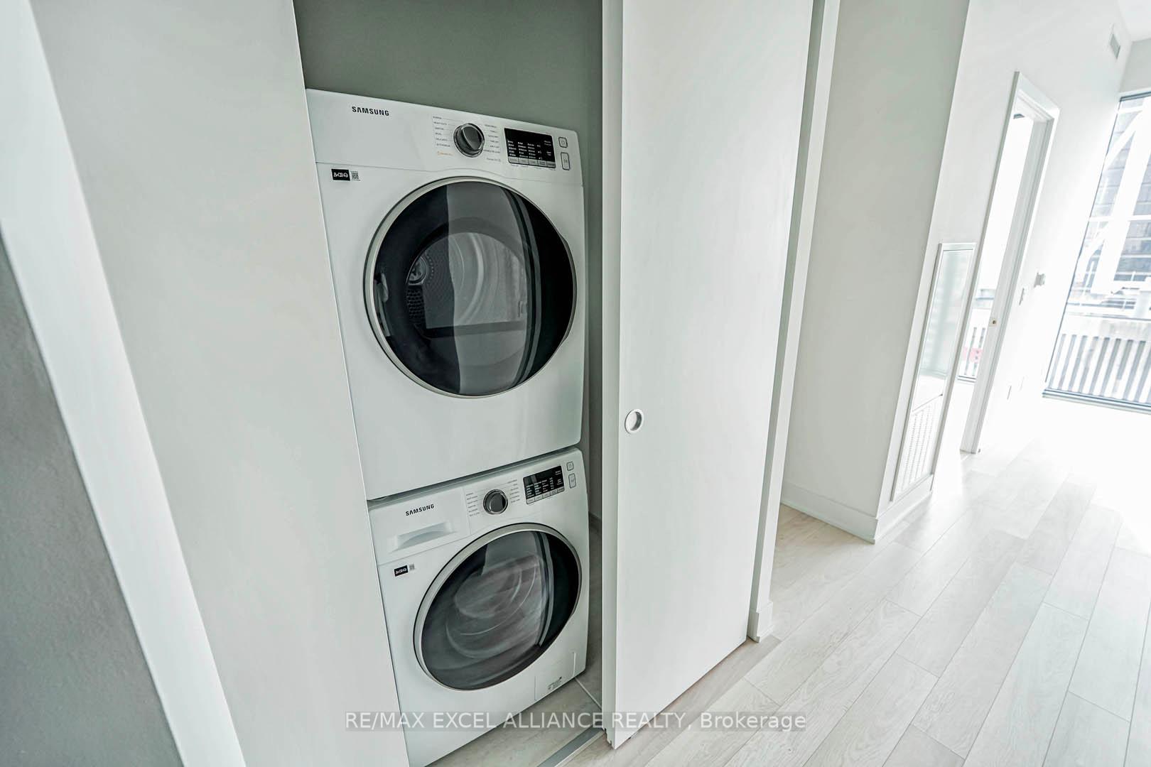 2 Bedrooms Condo at 8 Cumberland,  Toronto For sale