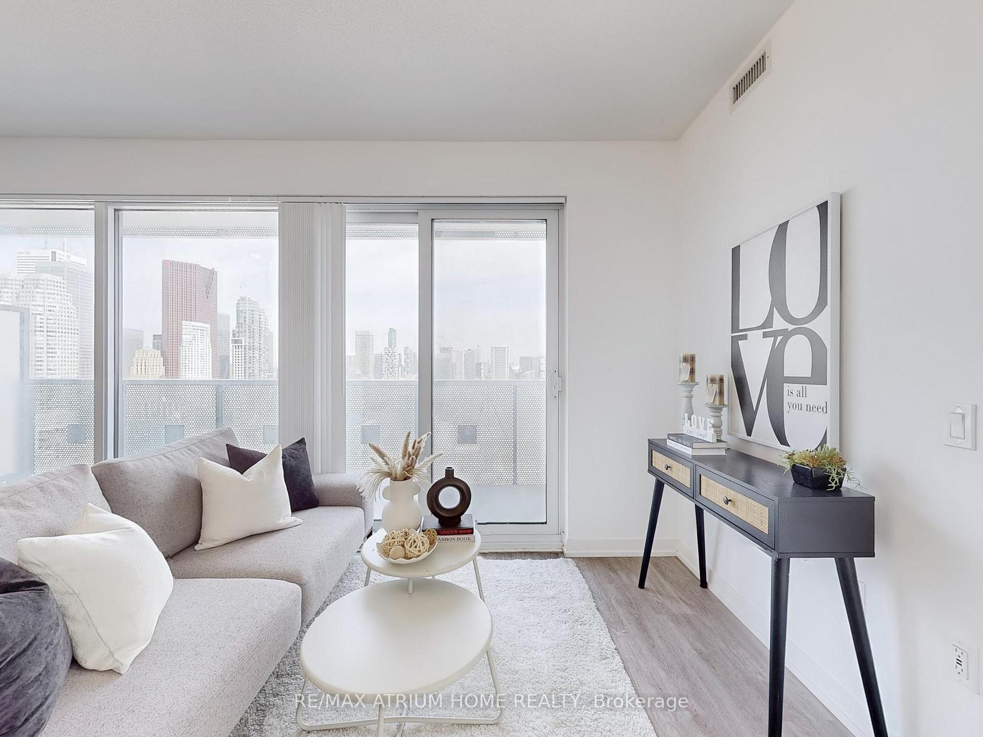 2 Bedrooms Condo at 55 Cooper, Toronto For sale