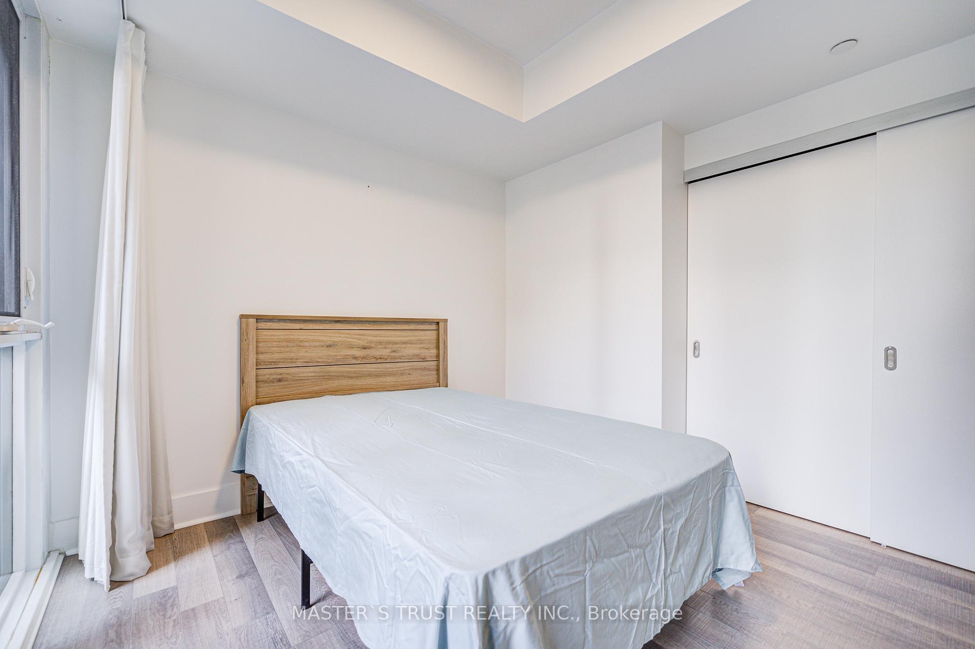 2 Bedrooms Condo at 32 Davenport, Toronto For sale