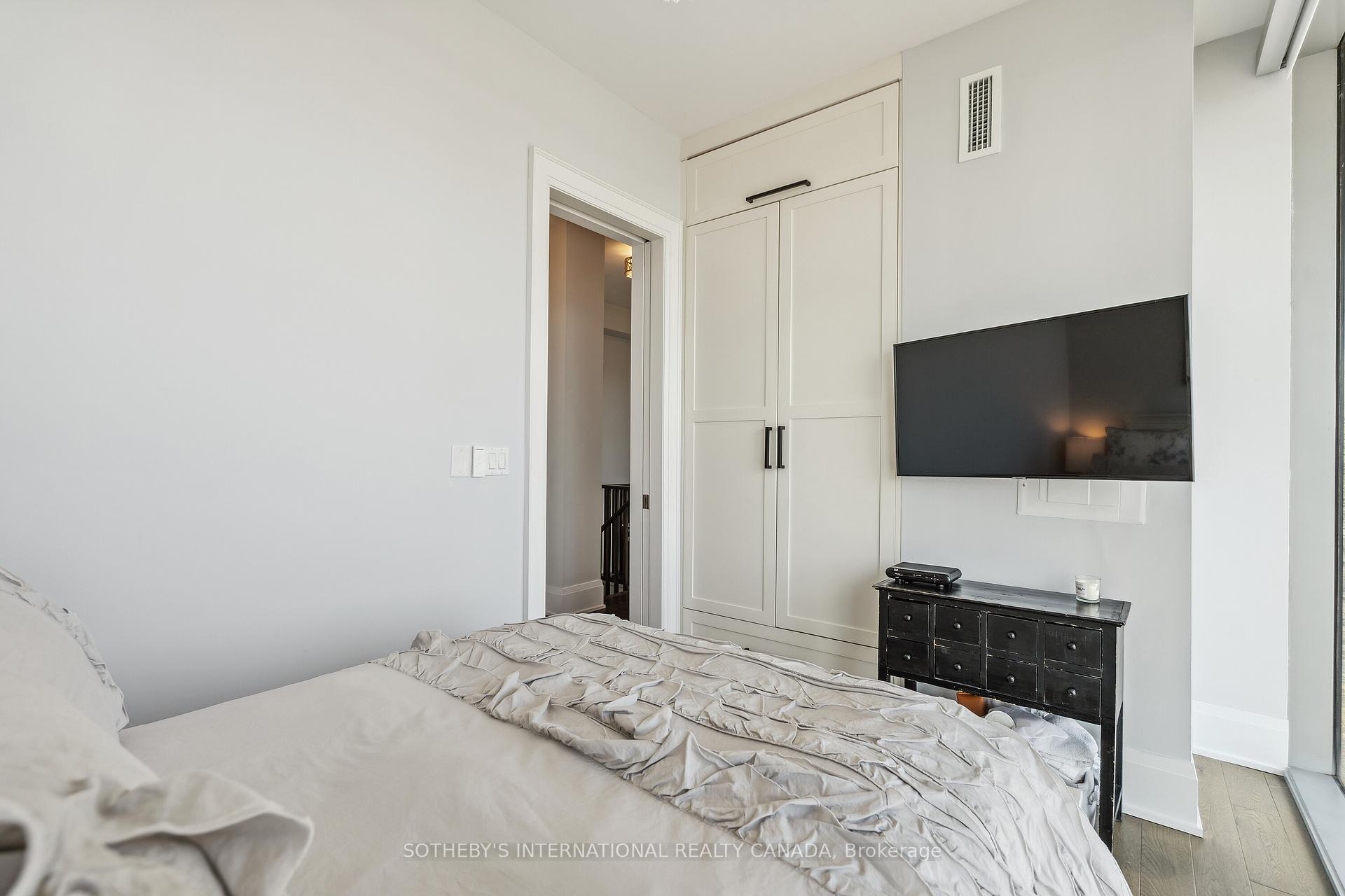 3 Bedrooms Condo at 39 Queens, Toronto For sale
