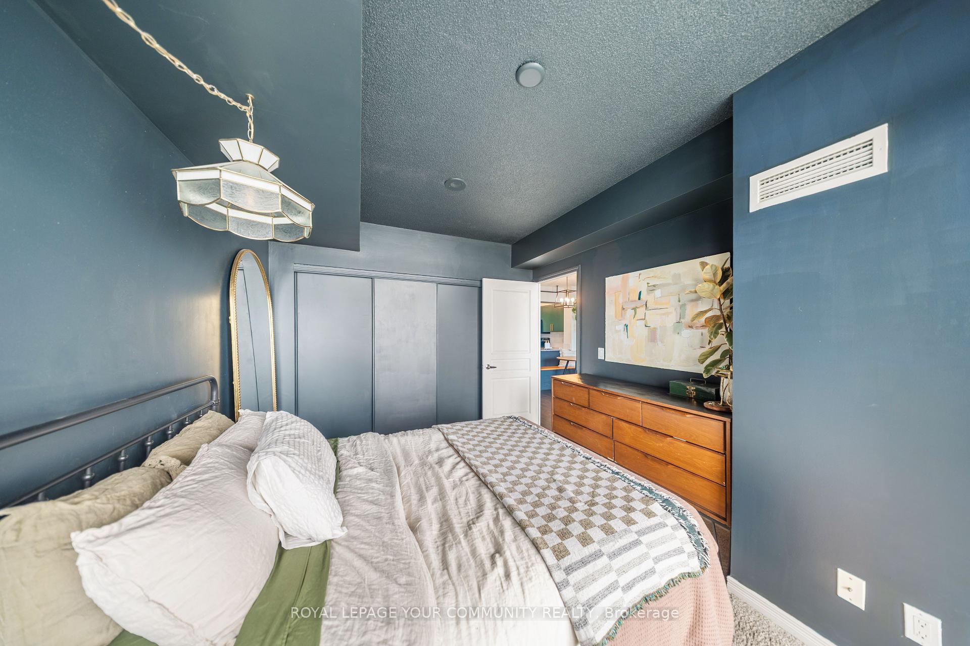 2 Bedrooms Condo at 15 Legion, Toronto For sale