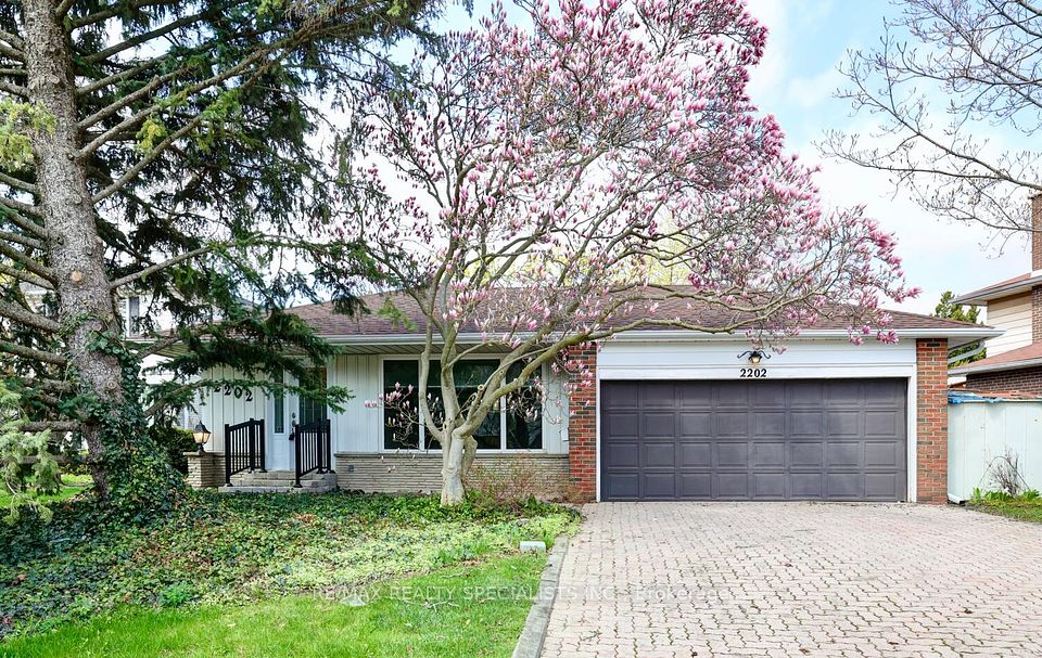 2202 Thorn Lodge