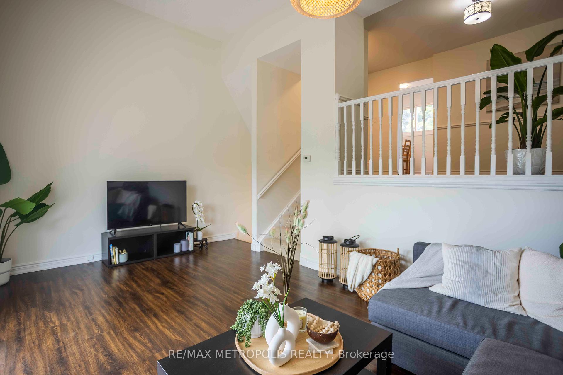 3 Bedrooms Condo at 11 Harrisford, Hamilton For sale