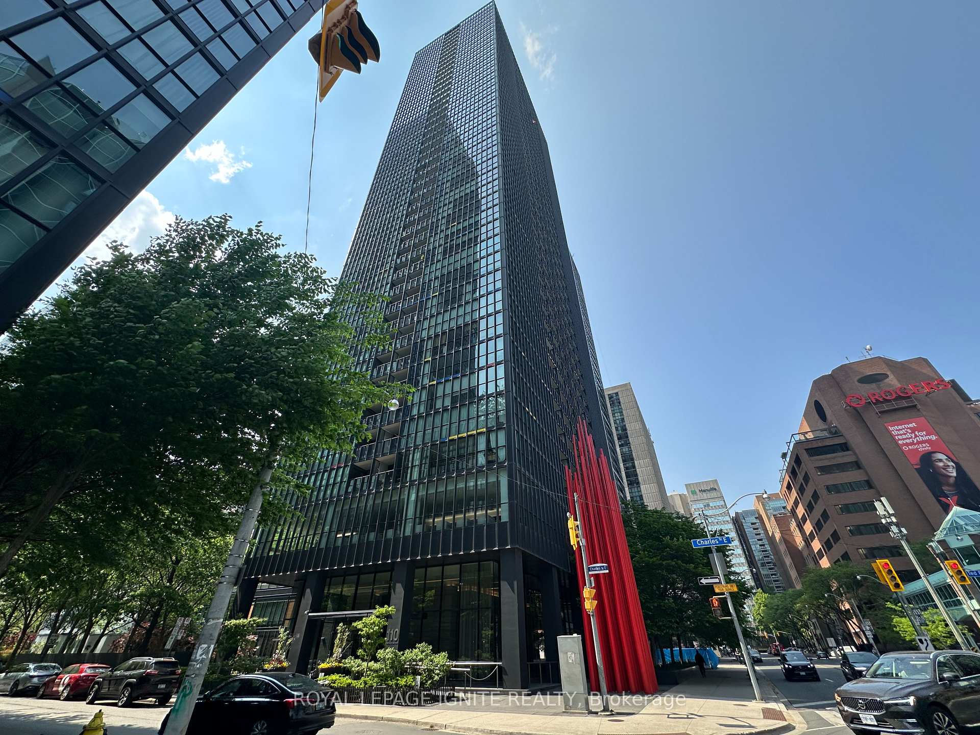 2 Bedrooms Condo at 110 Charles, Toronto For sale