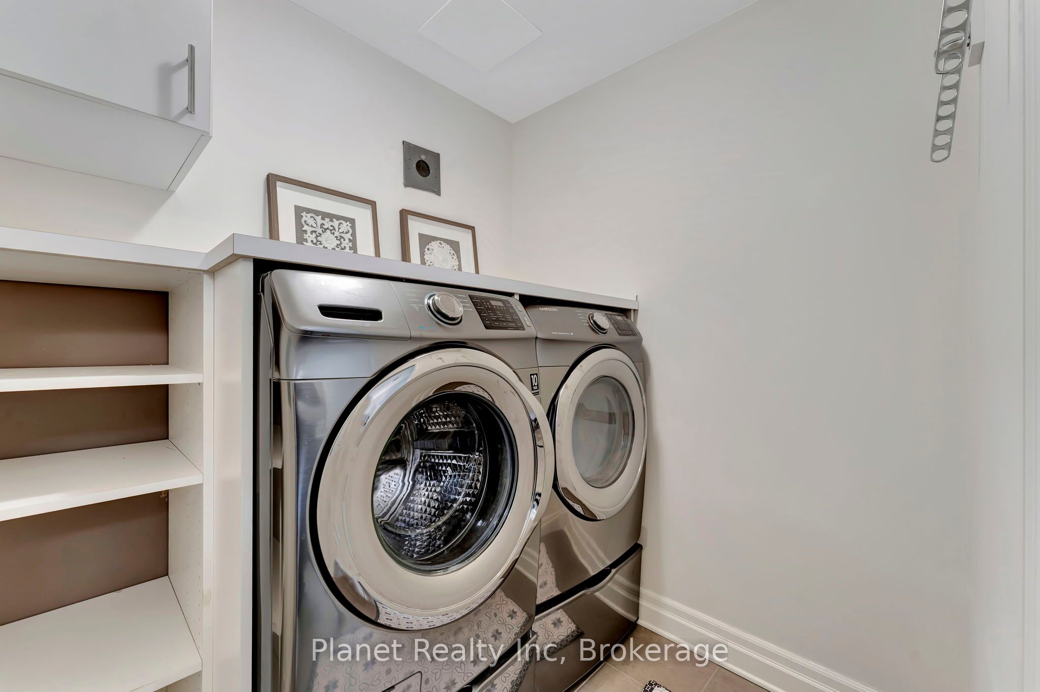 160 Macdonell Street, #906