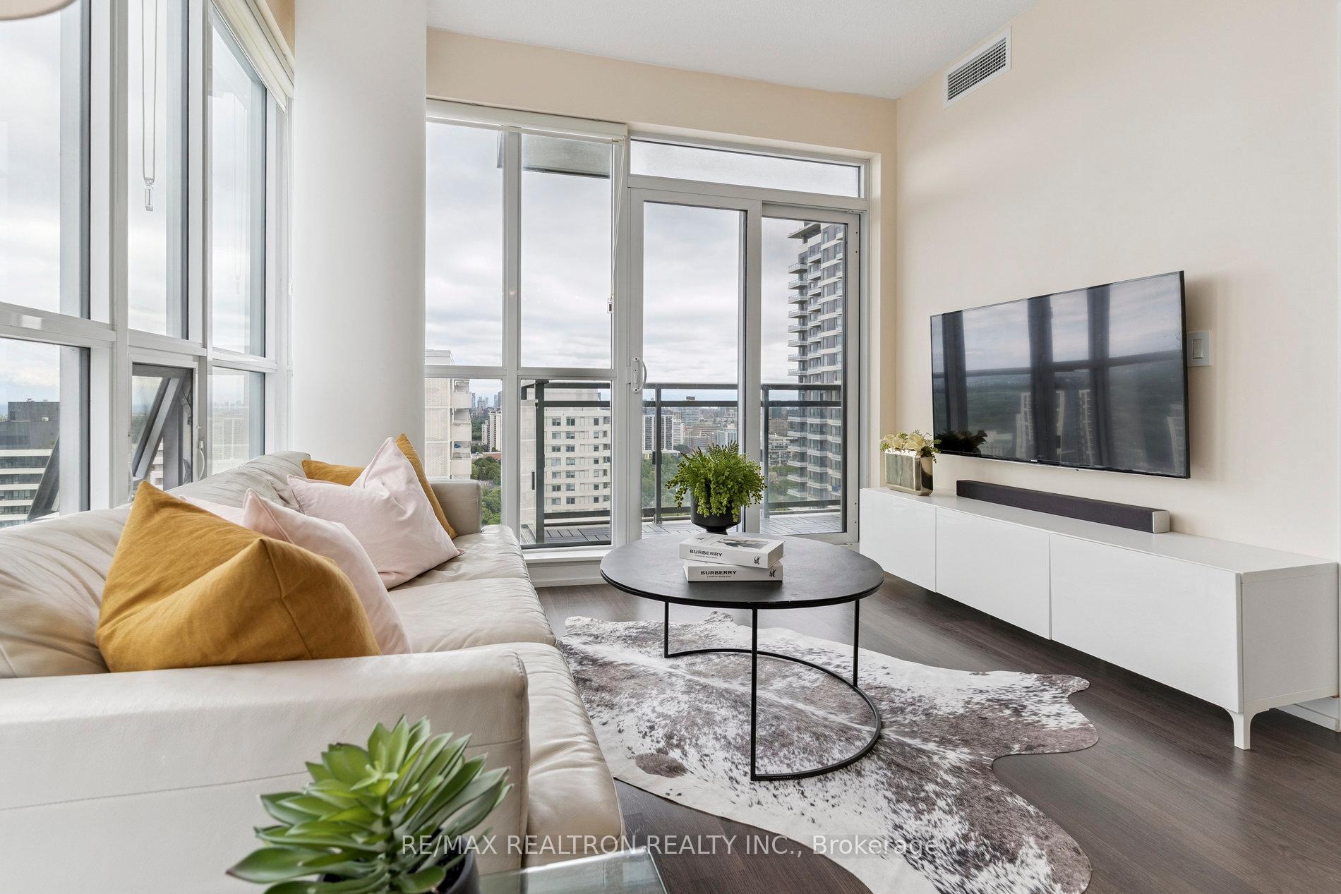 2 Bedrooms Condo at 89 Dunfield, Toronto For sale