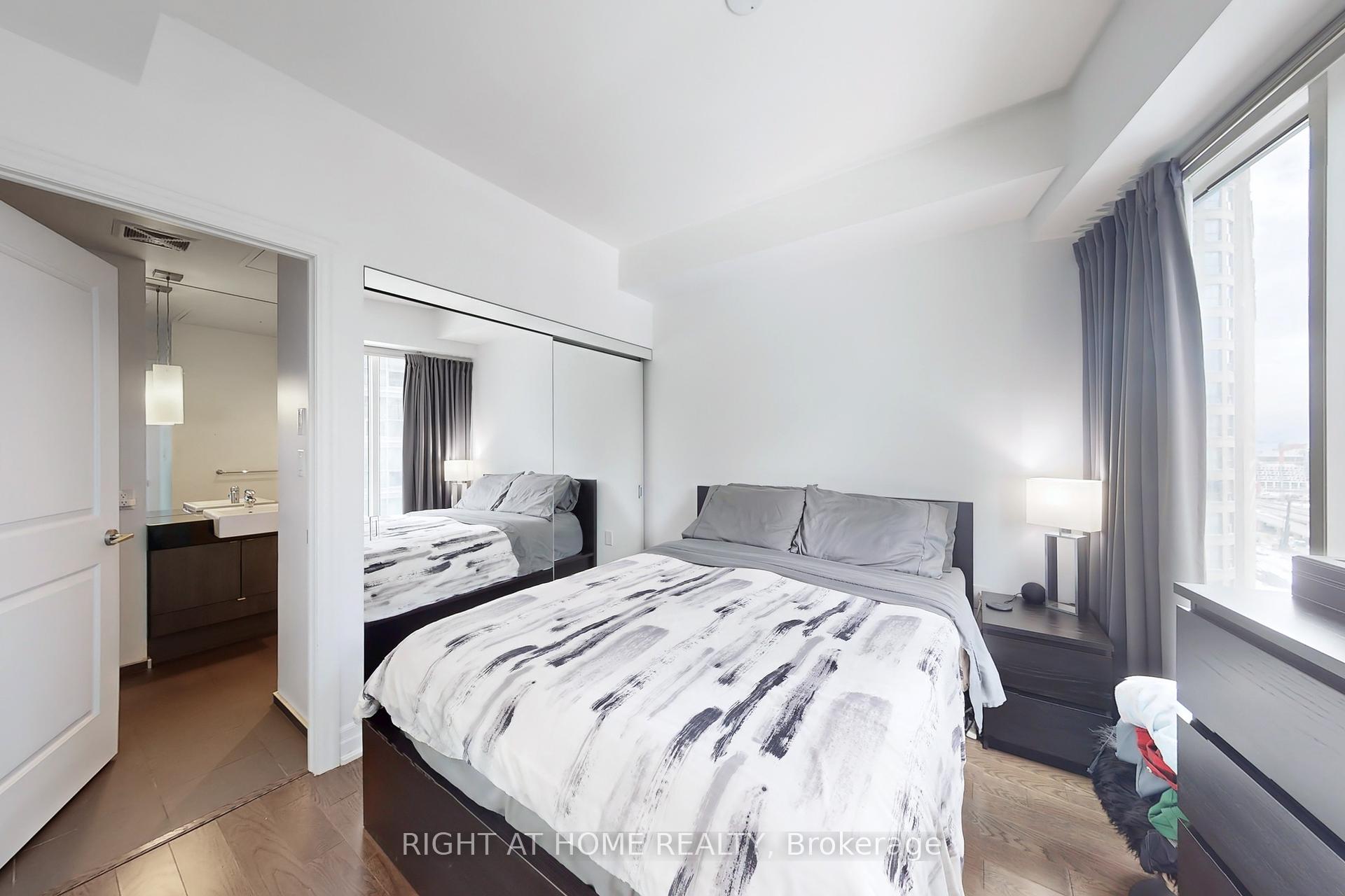 3 Bedrooms Condo at 8 The Esplanade, Toronto For sale