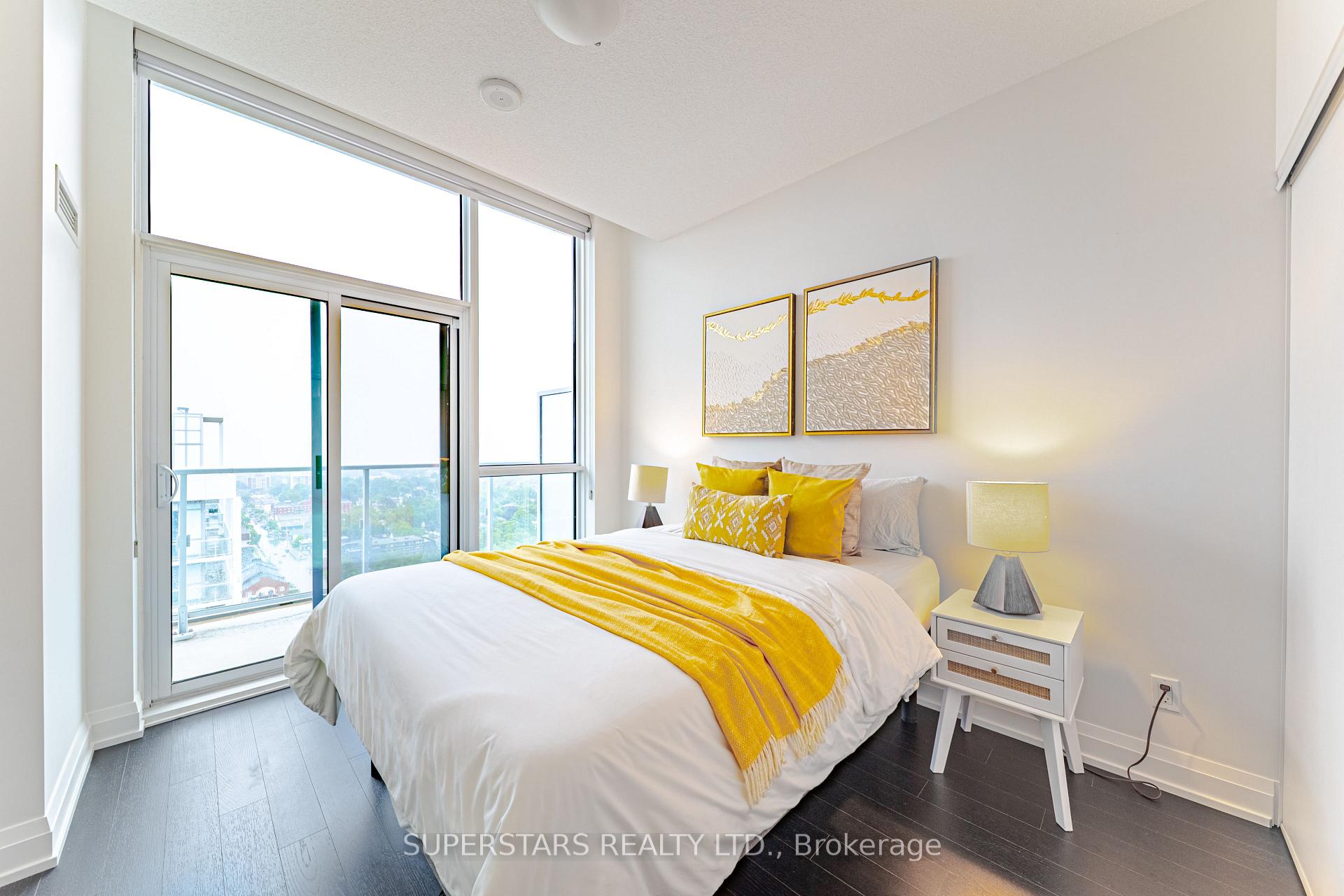 2 Bedrooms Condo at 65 Speers, Oakville For sale