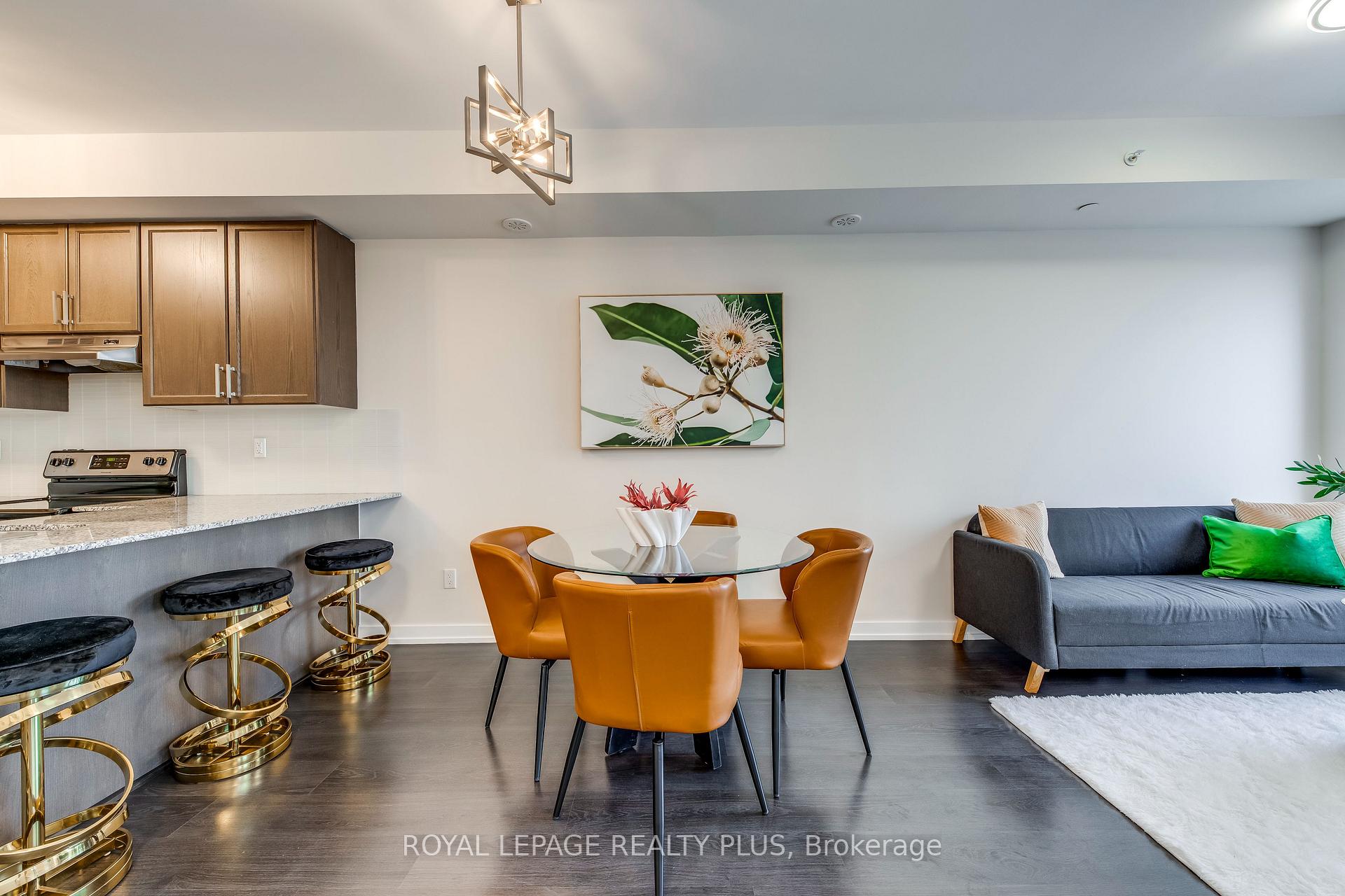 2 Bedrooms Condo at 10 Drummond, Toronto For sale