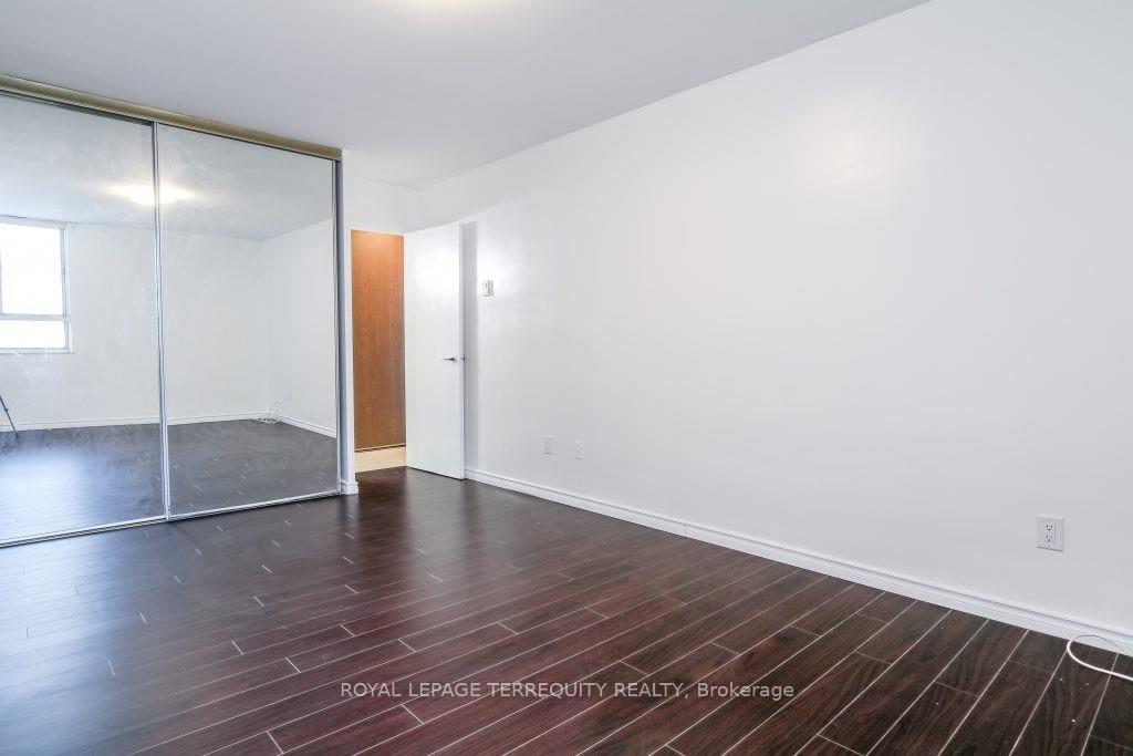2 Bedrooms Condo at 5 Massey, Toronto For sale