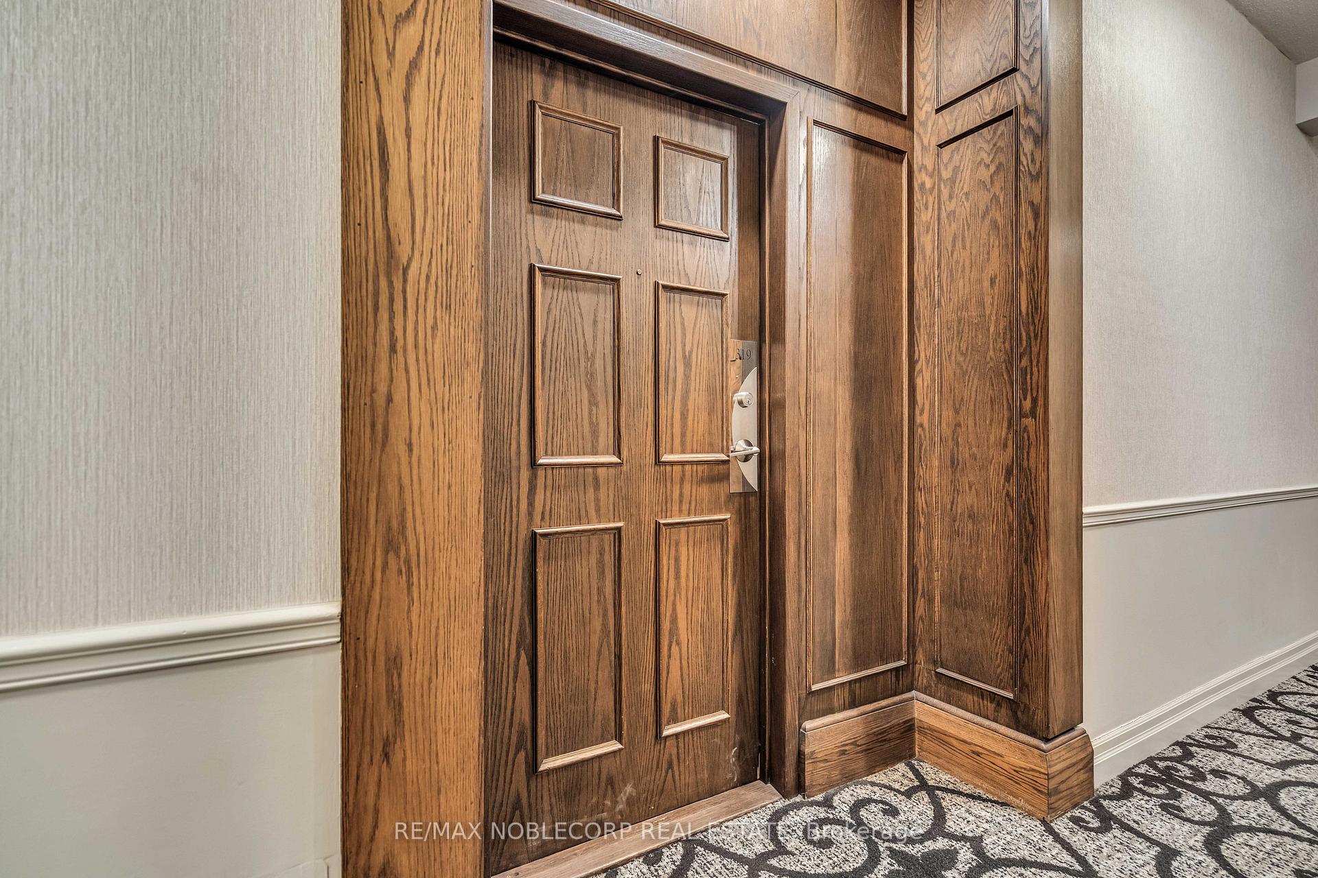 3 Bedrooms Condo at 121 Woodbridge, Vaughan For sale