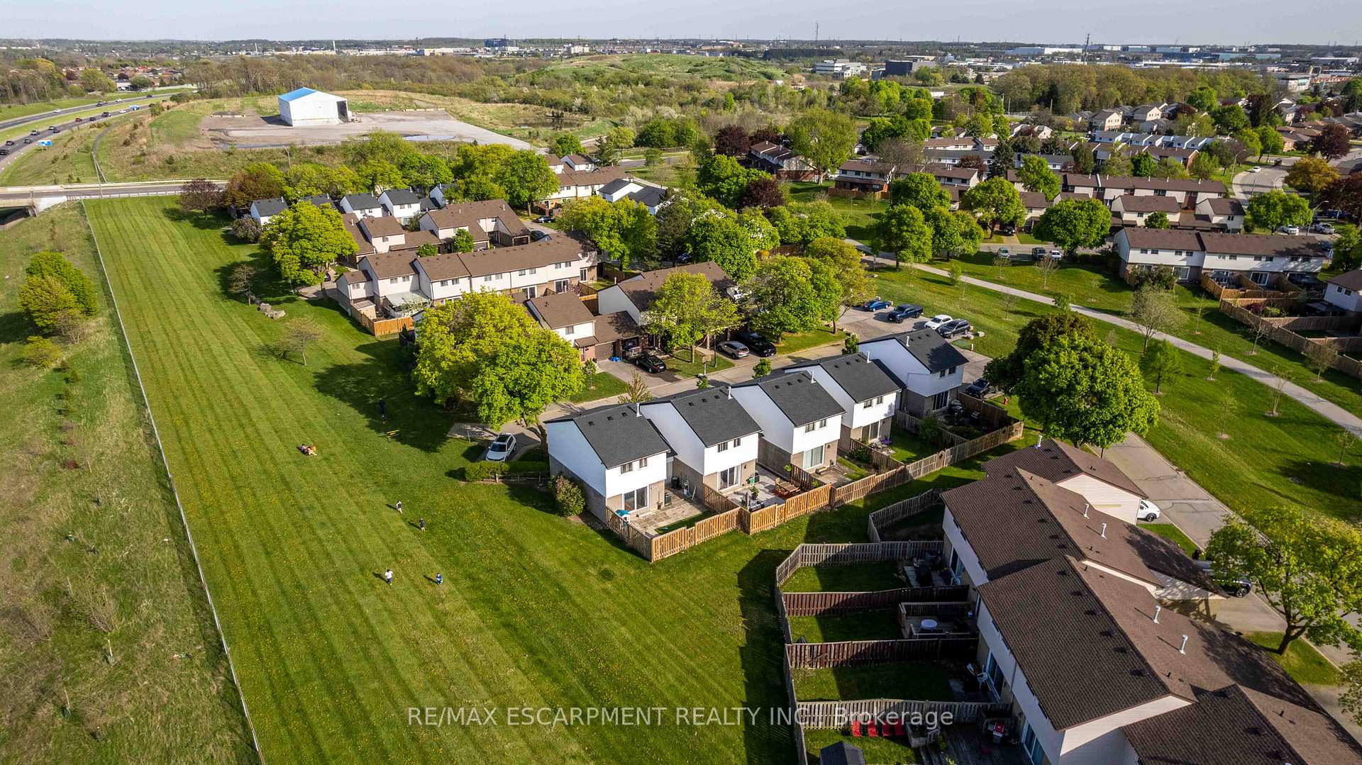 3 Bedrooms Condo at 1190 Upper Ottawa, Hamilton For sale
