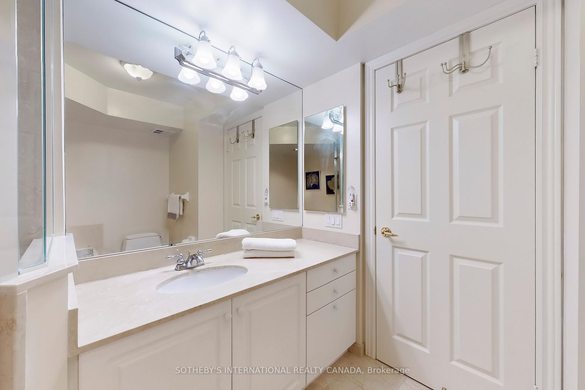 3 Bedrooms Condo at 89 Skymark, Toronto For sale