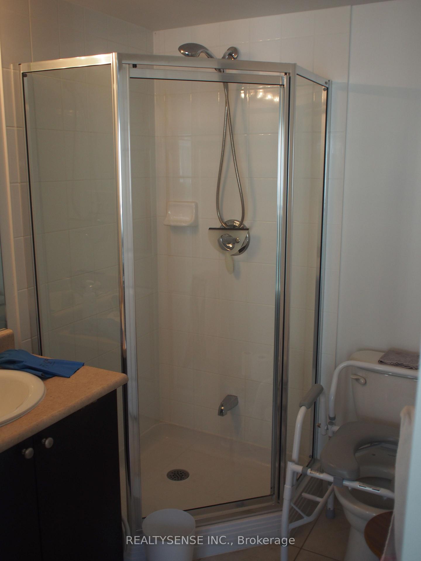2 Bedrooms Condo at 5035 Oscar Peterson,  Mississauga For sale