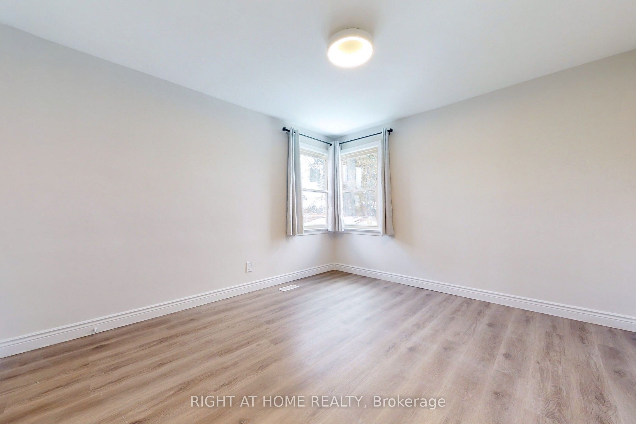 7 Rothwell Road, #Main