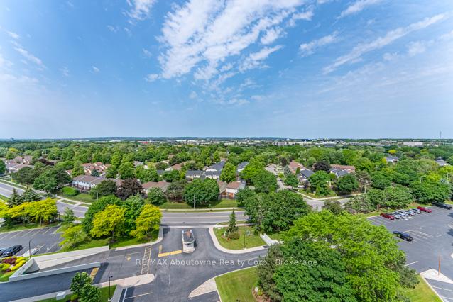 2 Bedrooms Condo at 5080 Pinedale, Burlington For sale