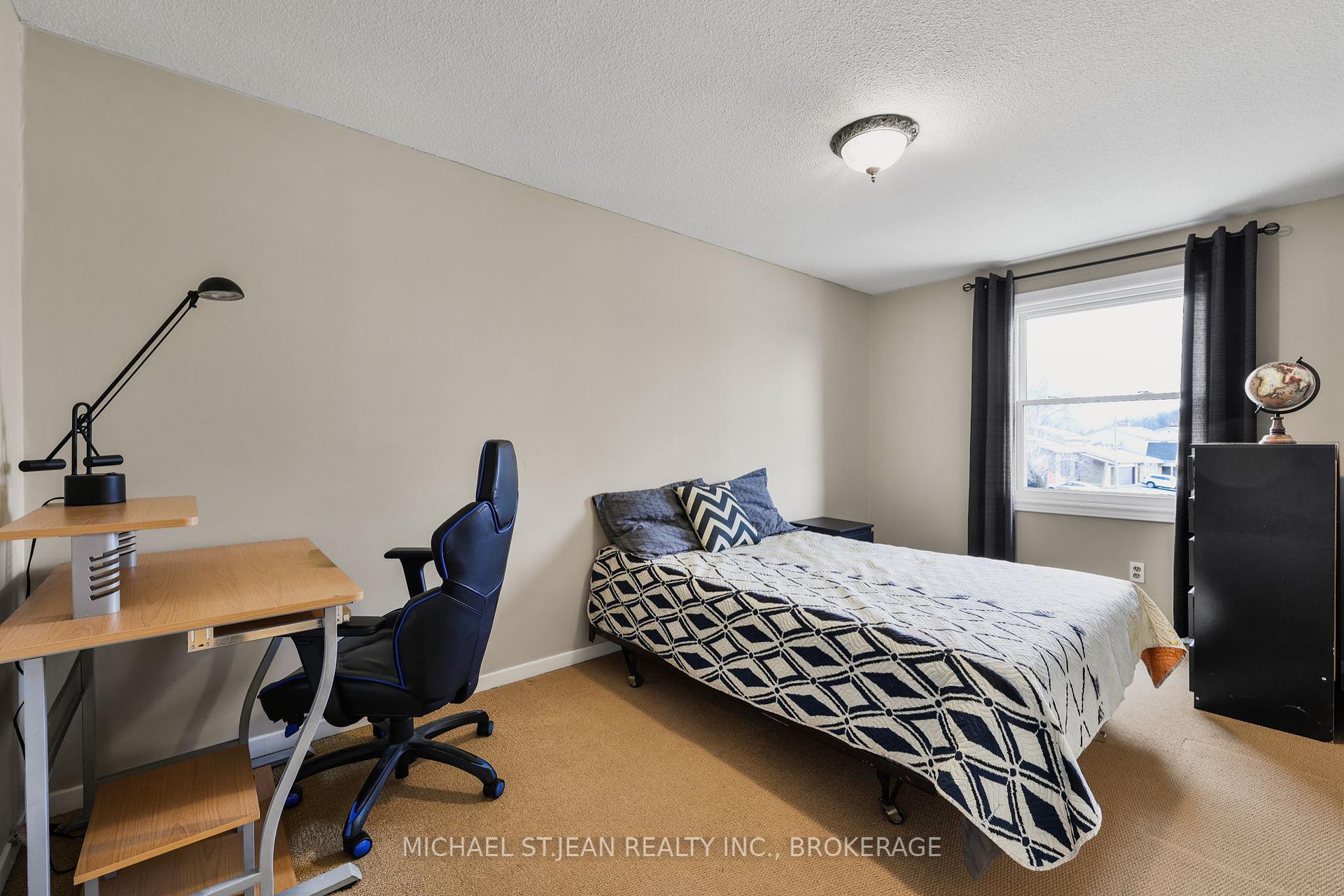3 Bedrooms Condo at 1115 Paramount,  Hamilton For sale