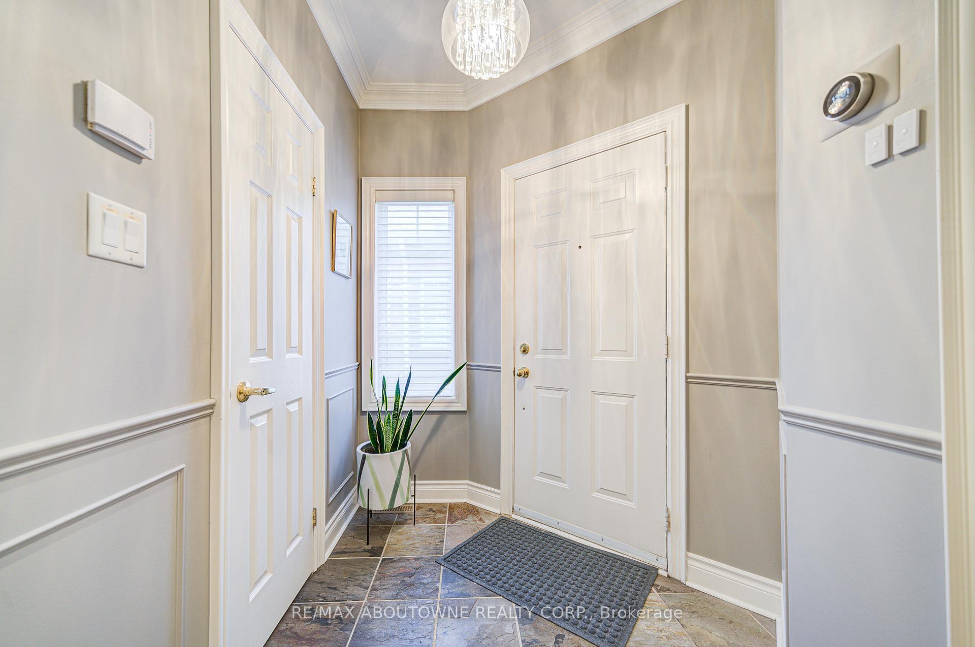 2 Bedrooms Condo at 1169 Dorval, Oakville For sale