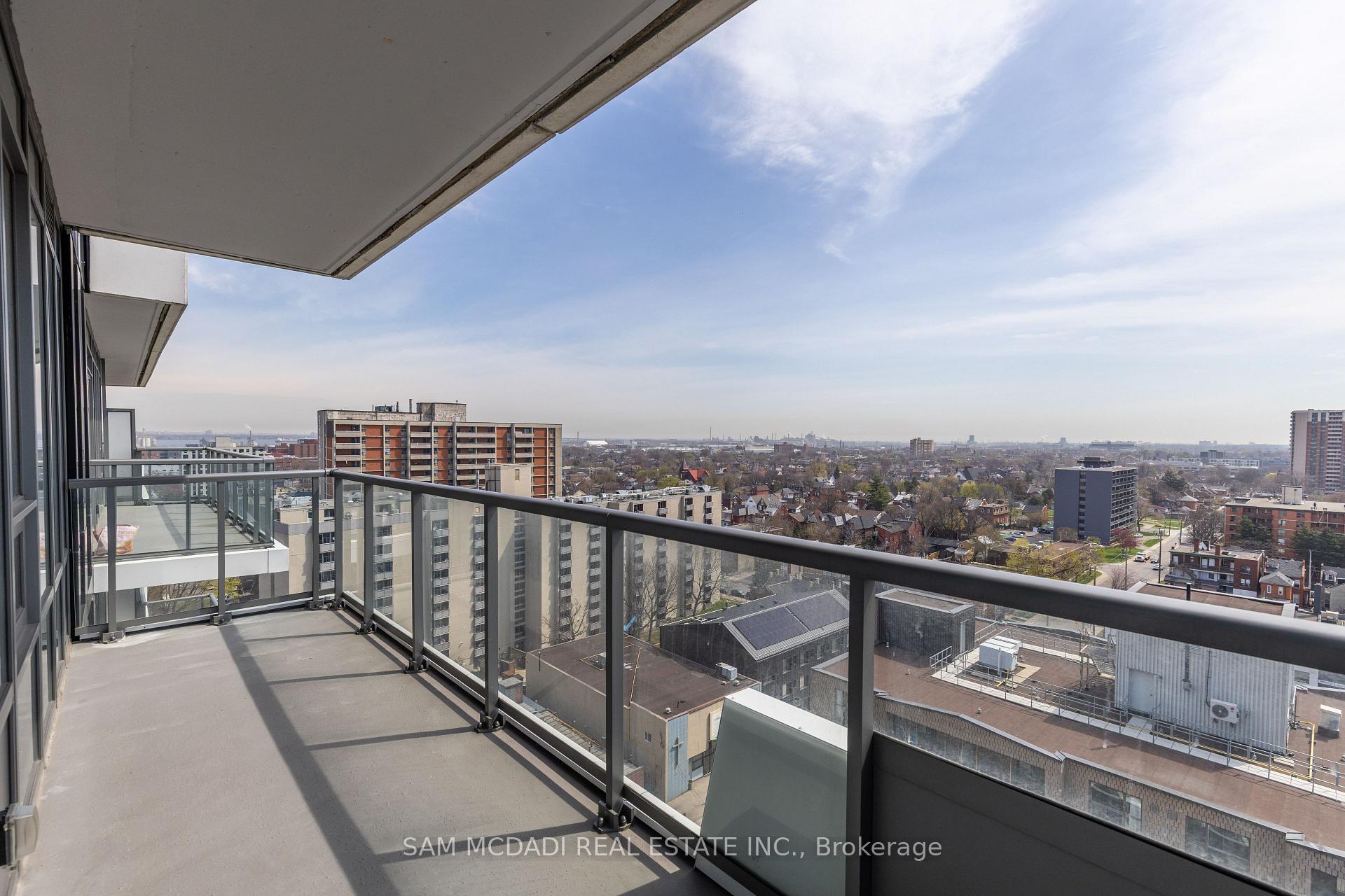 2 Bedrooms Condo at 212 King William,  Hamilton For sale