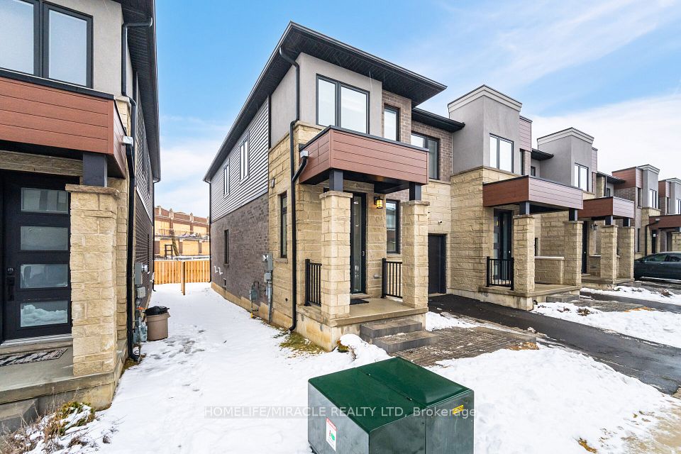 14 Southam Lane, Hamilton, ON L9C 0E9
