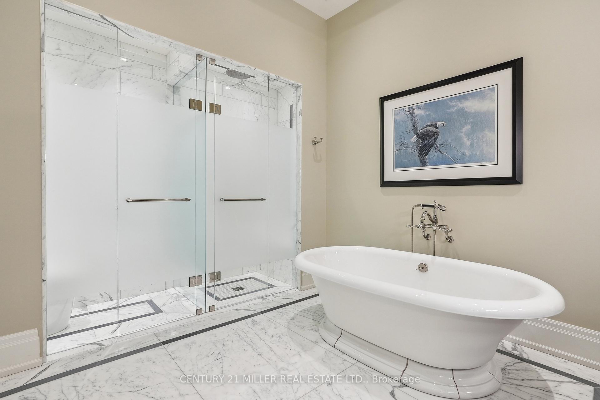 2 Bedrooms Condo at 300 Randall, Oakville For sale