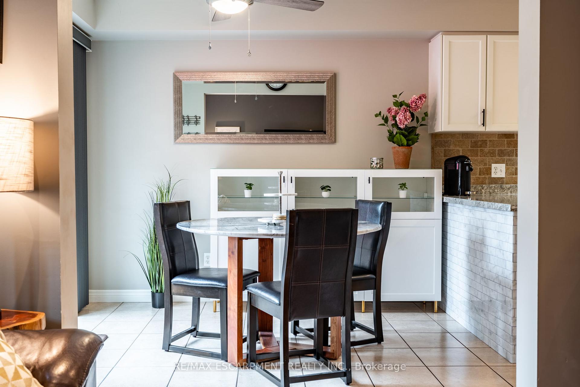 3 Bedrooms Condo at 1461 Upper Gage, Hamilton For sale