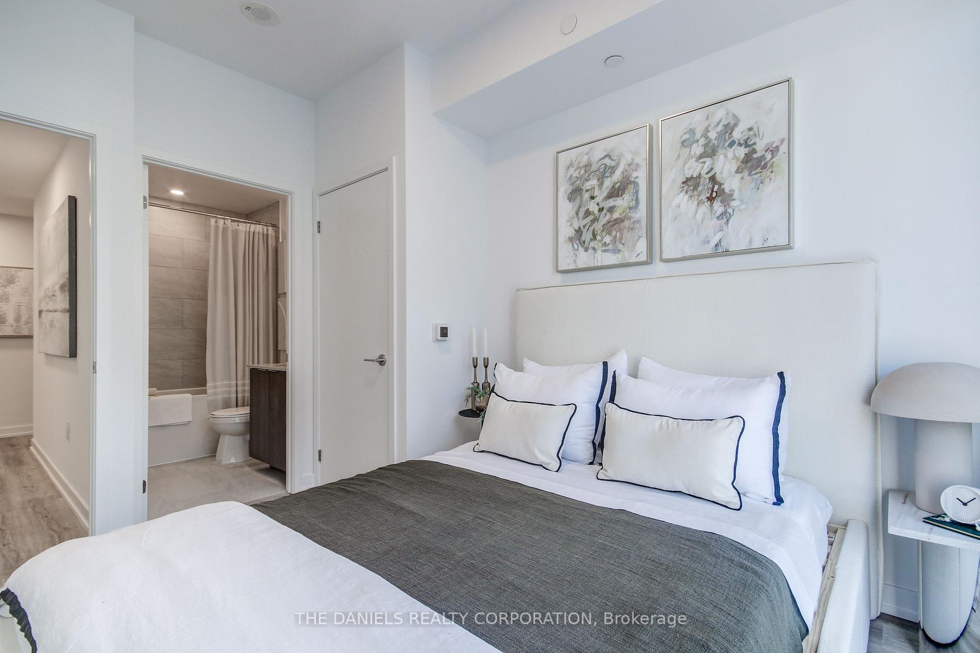 2 Bedrooms Condo at 395 Square One,  Mississauga For sale