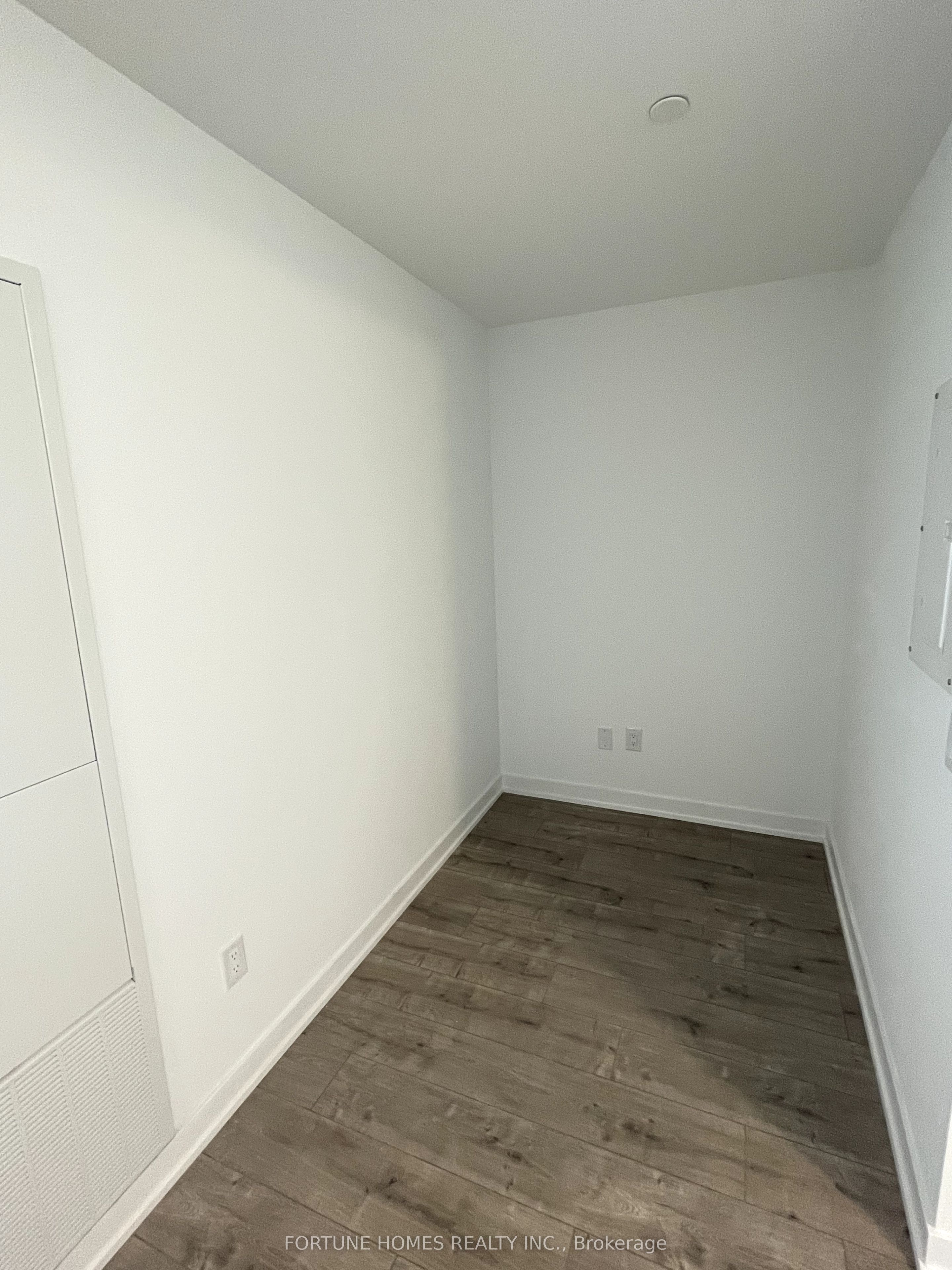215 Lakeshore Road W, #340