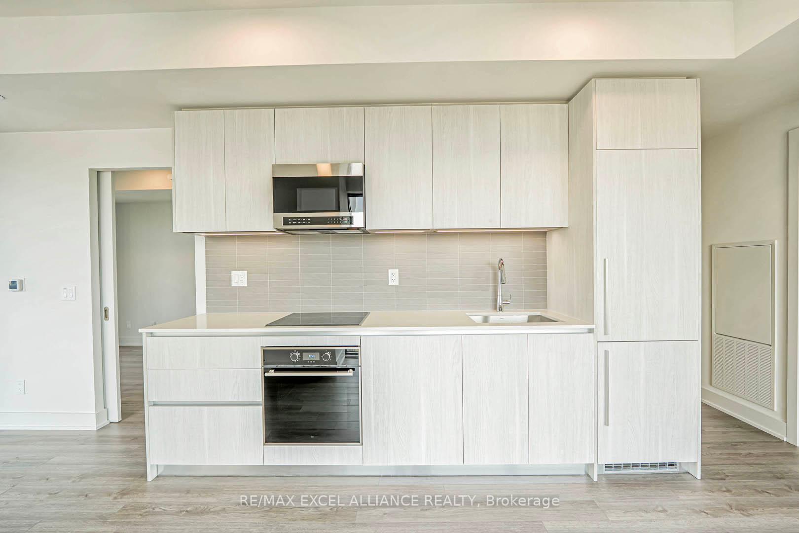 2 Bedrooms Condo at 8 Cumberland,  Toronto For sale