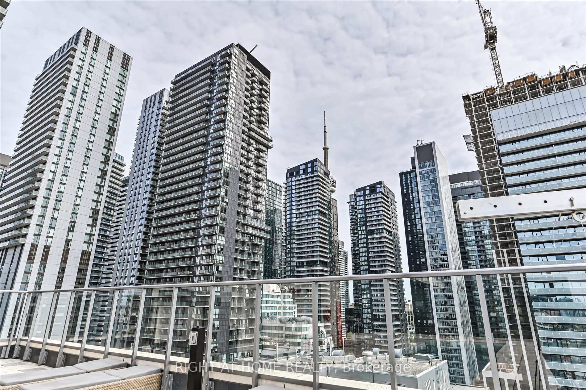 3 Bedrooms Condo at 108 Peter, Toronto For sale