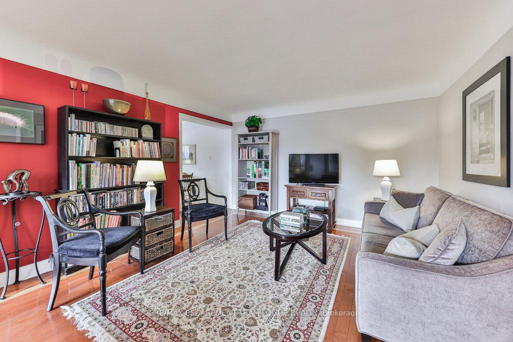 2 Bedrooms Co-op at 288 Reynolds,  Oakville For sale