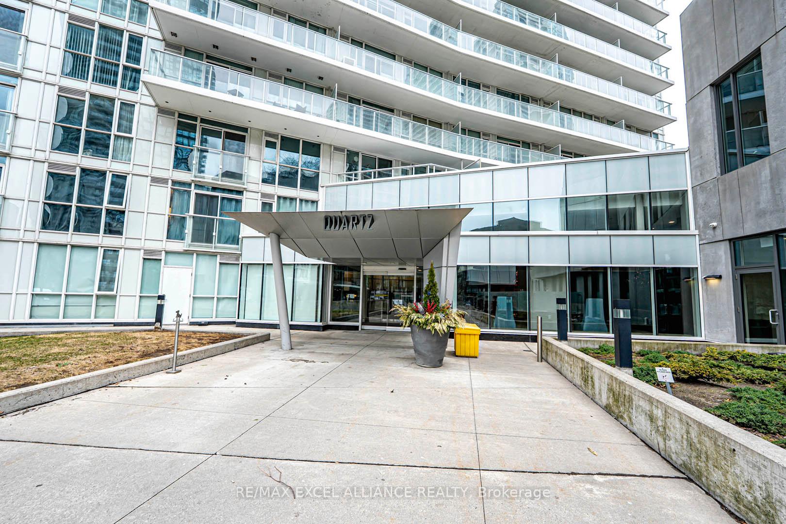 2 Bedrooms Condo at 75 Queens Wharf,  Toronto For sale